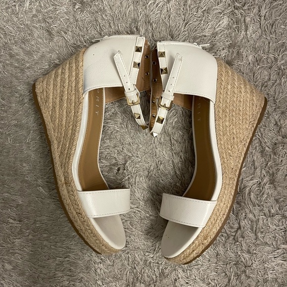 White ESpirit Heels! - Picture 1 of 4